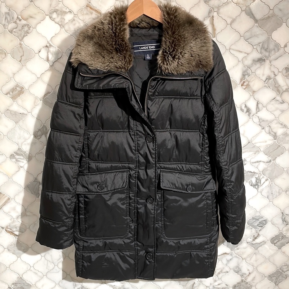 Lands’ End poly filled nylon/polyester blend, faux fur collar winter coat. Small